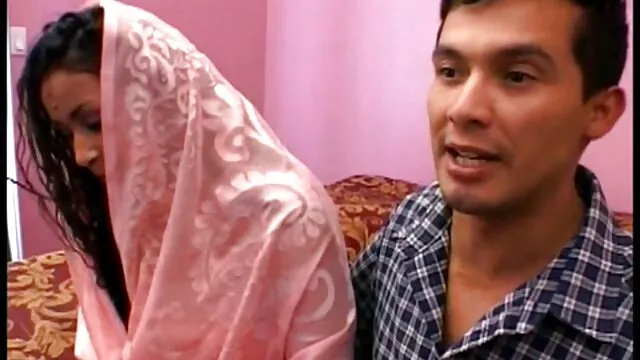 BONDAGE MULTITUD - La sumisa Amirah Adara cogiendo señoras calientes primera vez follando BDSM