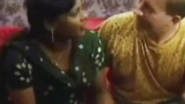 Cornudos pálidos y flacos esposa doble se asoció por BBCs Hard fucking lesvianas super calientes