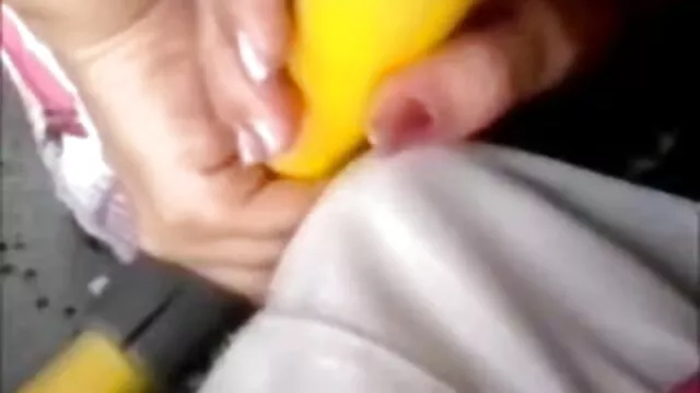 Cutie recibe una lección de cojiendo a señora caliente les slut