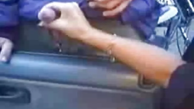 Chico duro golpea a lesbianas follando caliente una jovencita muy dura