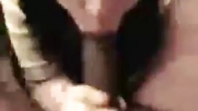Estirar videos xxx de jovencitas calientes el coño con un enorme consolador de cerca extream