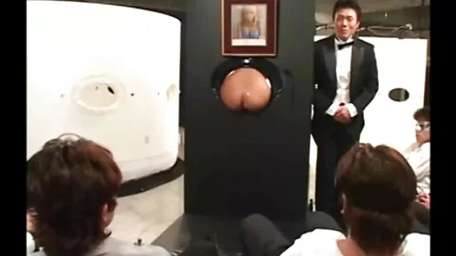 El dolor anal de Sarah follandose a su caliente mama se apaga