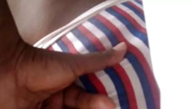 Mamá te descubre oliendo videos pornos esposas calientes bragas