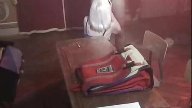Linda adolescente amateur alemana en la primera videos transexuales calientes cita de usuario de AO