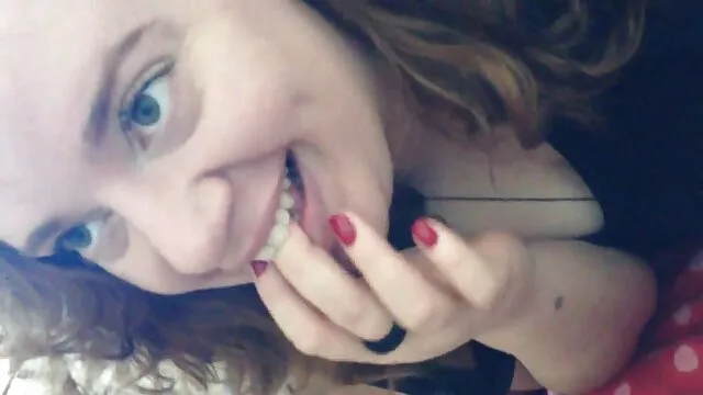 Adorable adolescente tiene una videos calientes para adultos intensa sesión de sexo y recibe un facial